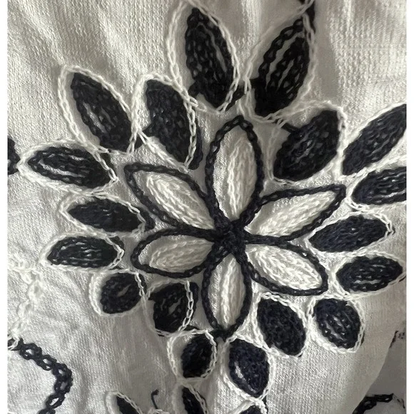 Ana & Rose White Black Embroidered Button Front V-Neck Top SP NEW - Picture 2 of 6